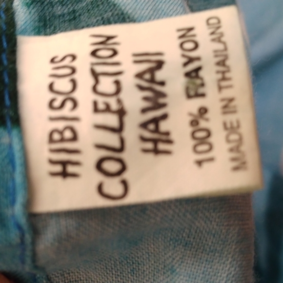 Hibiscus Collection Hawaii Scarf. - Picture 4 of 6